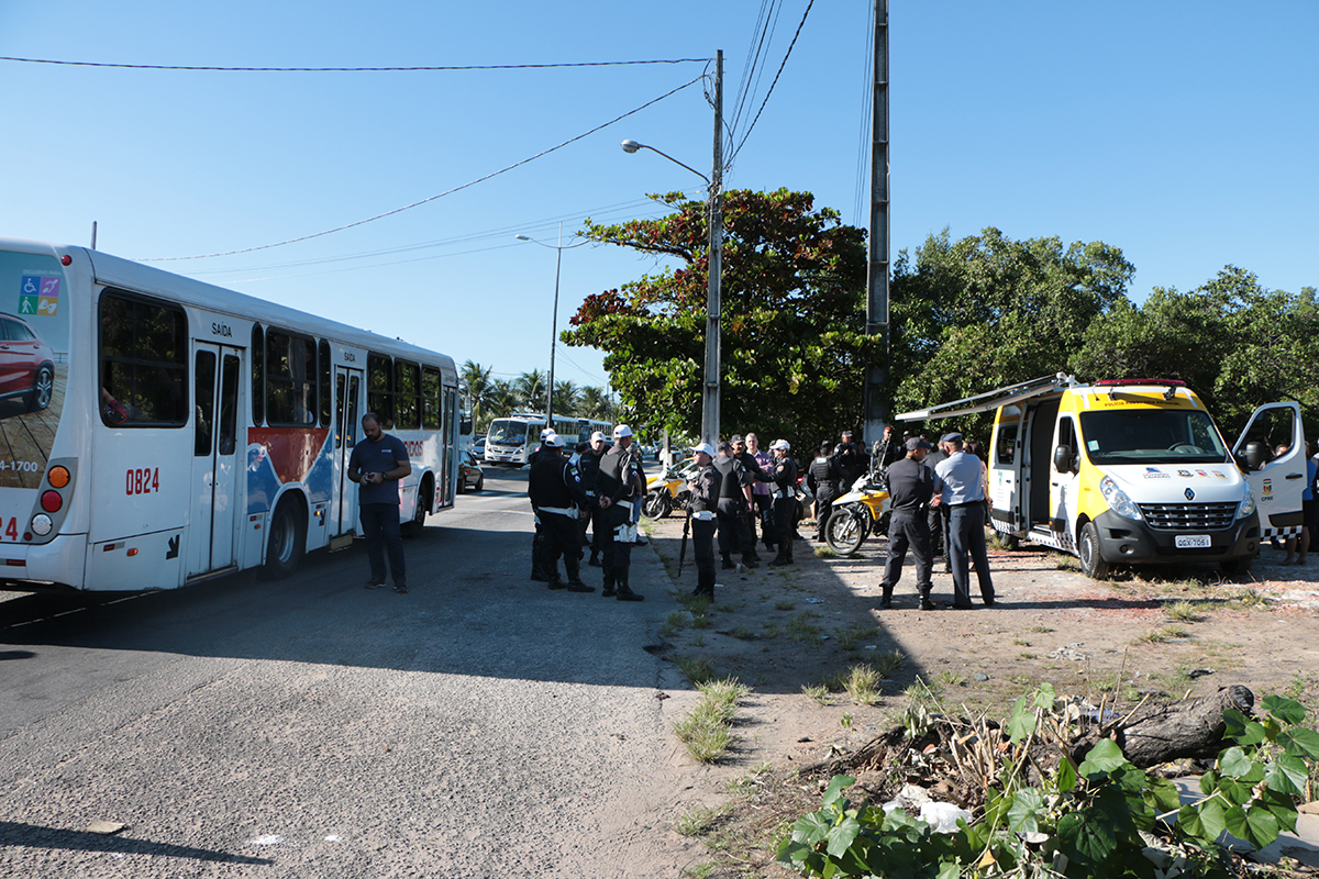 Resultado de imagem para base movel na ponte de igapo